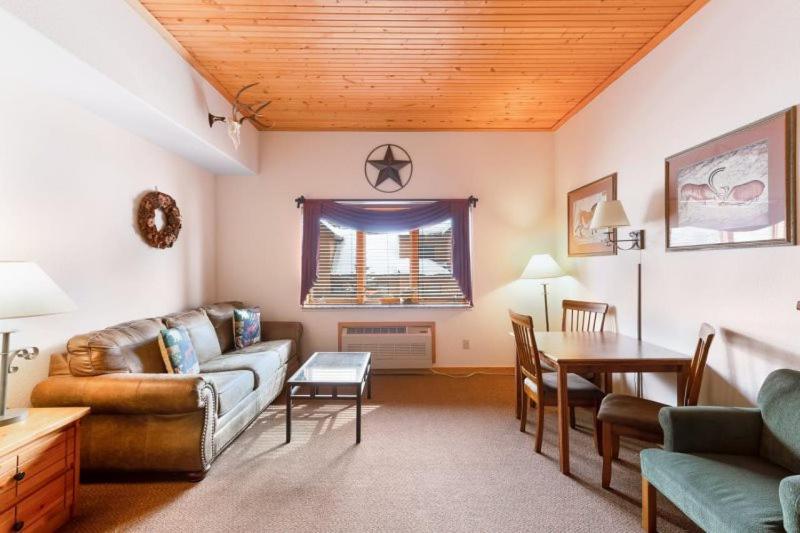 Studio Colorado Vacation Rental Located Near River Run Village With Hot Tub And Pool Access